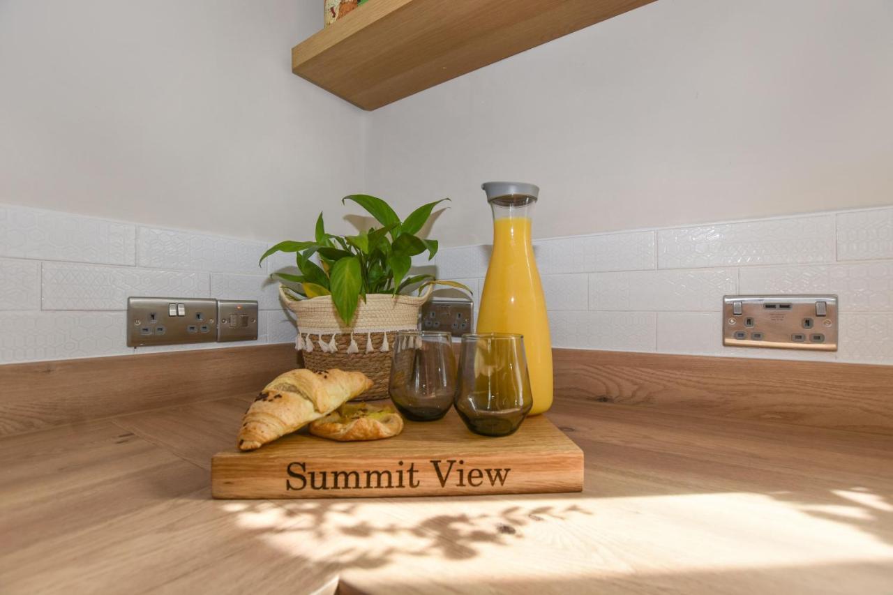 A Spacious From With Spectacular Views Heywood