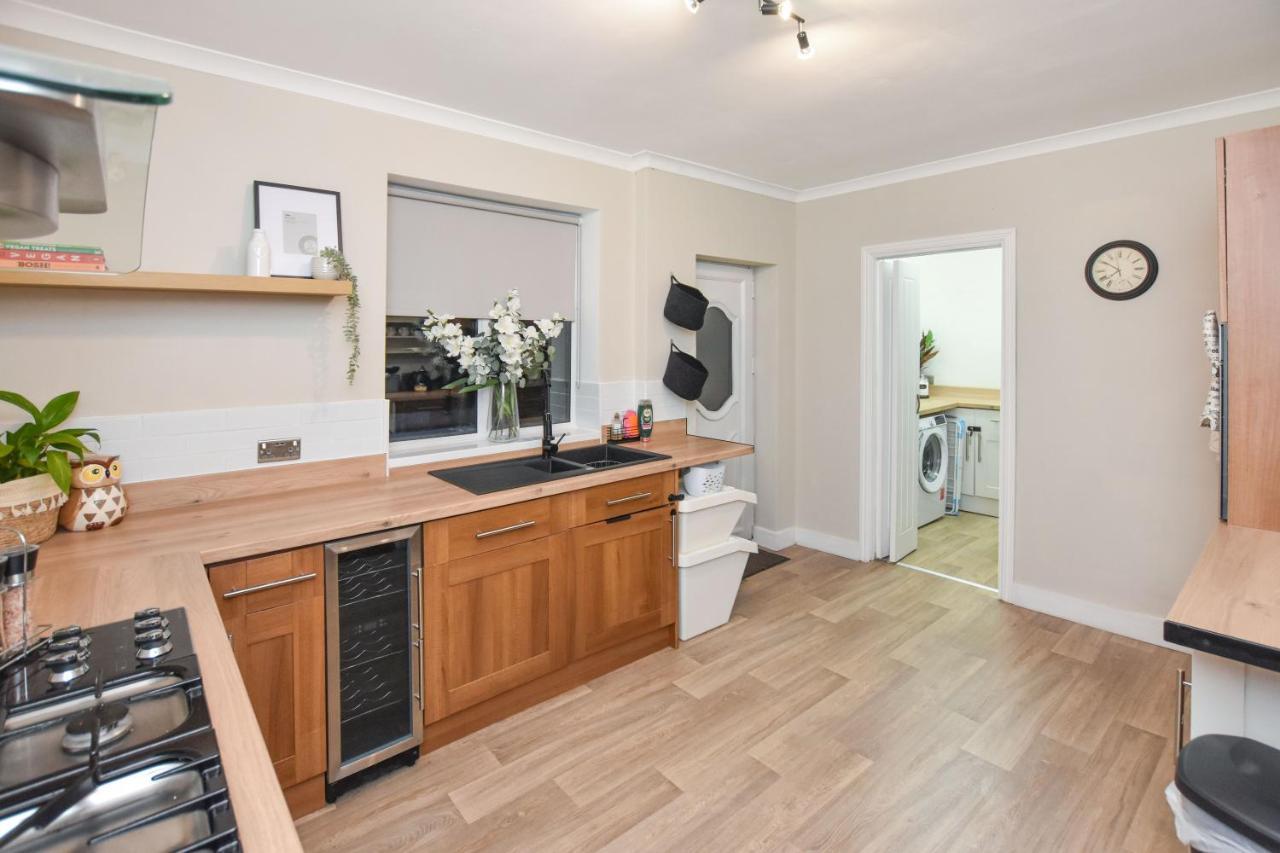 A Spacious From With Spectacular Views * Heywood