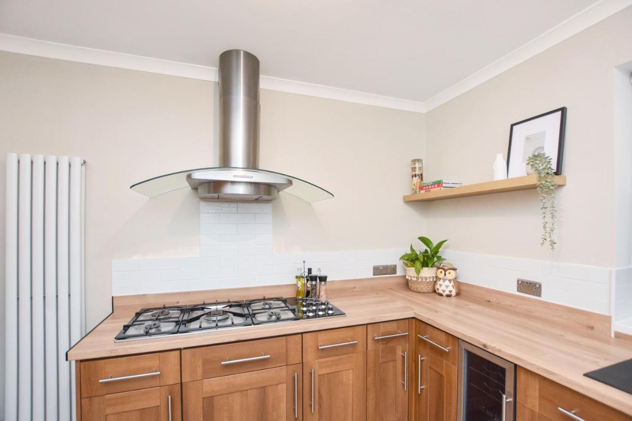 A Spacious From With Spectacular Views * Heywood